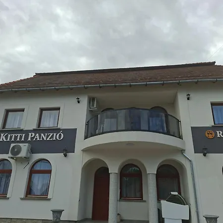 Kitti Panzio Отель типа 